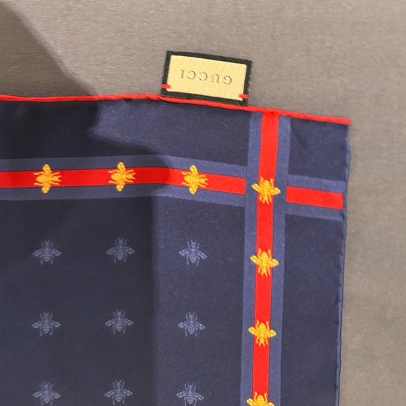 GUCCI NEE Pocket square new collection F/W 24 - Picture 6 of 6